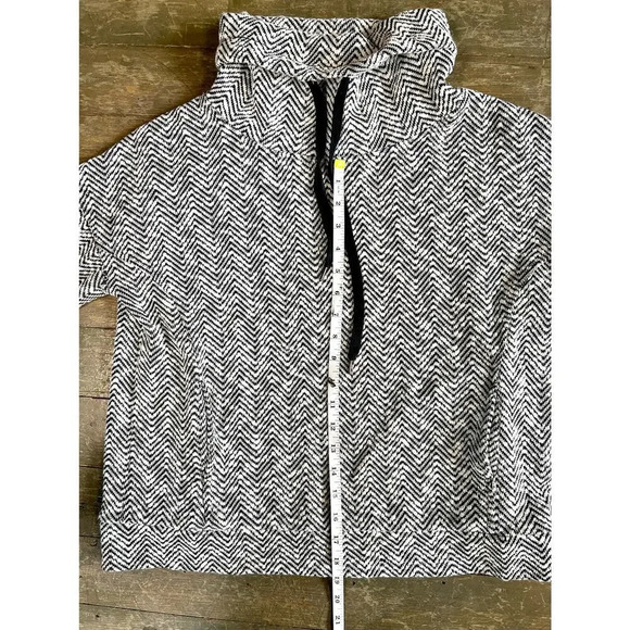 Forever21 Black and White Chevron Houndstooth Cowl
Neck Sweater Women size small - Picture 9 of 9